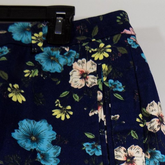 a.n.a. (A New Approach) Flowered Twill Shorts Size 14 - Picture 2 of 8
